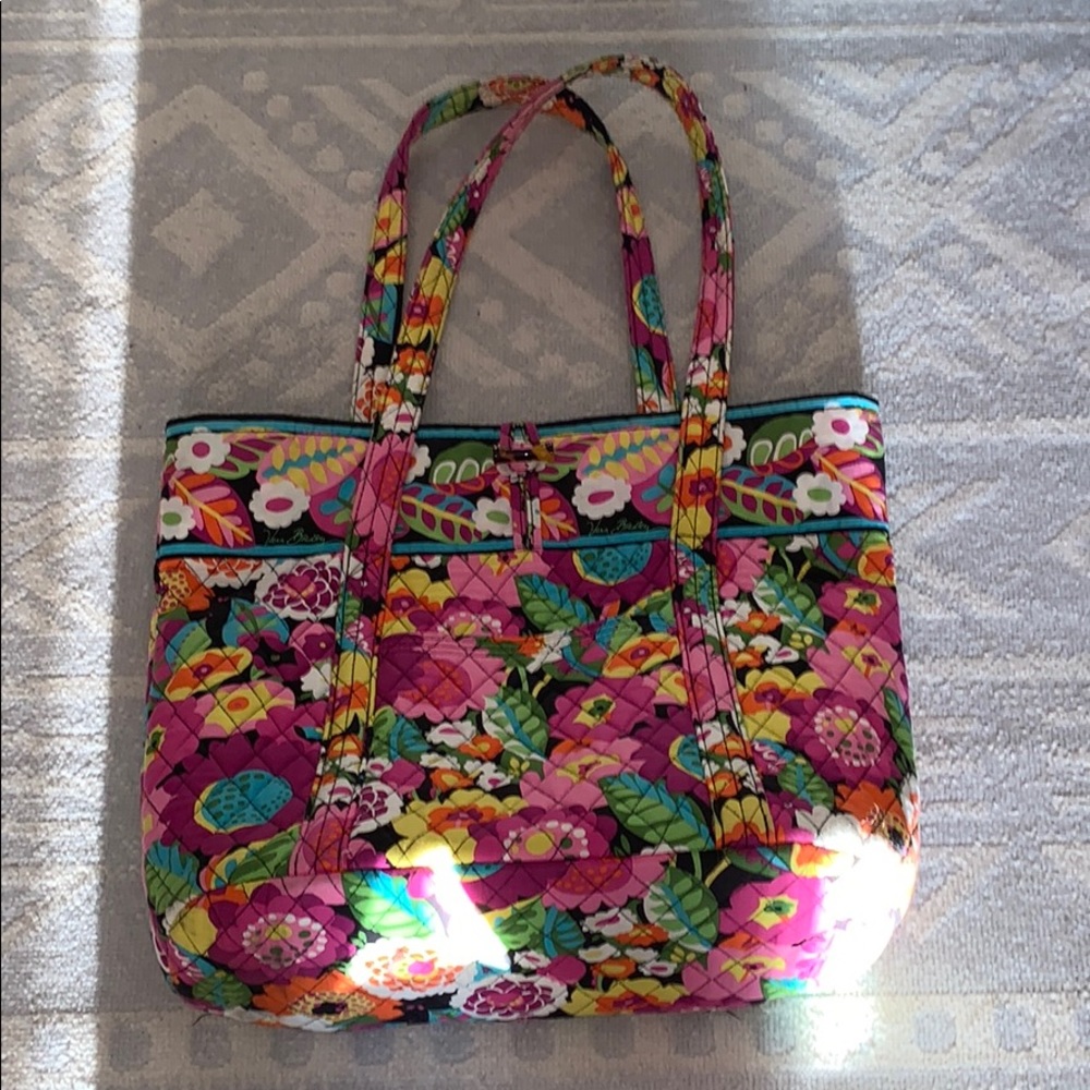 Beautiful Vera Bradley tote - Picture 2 of 9